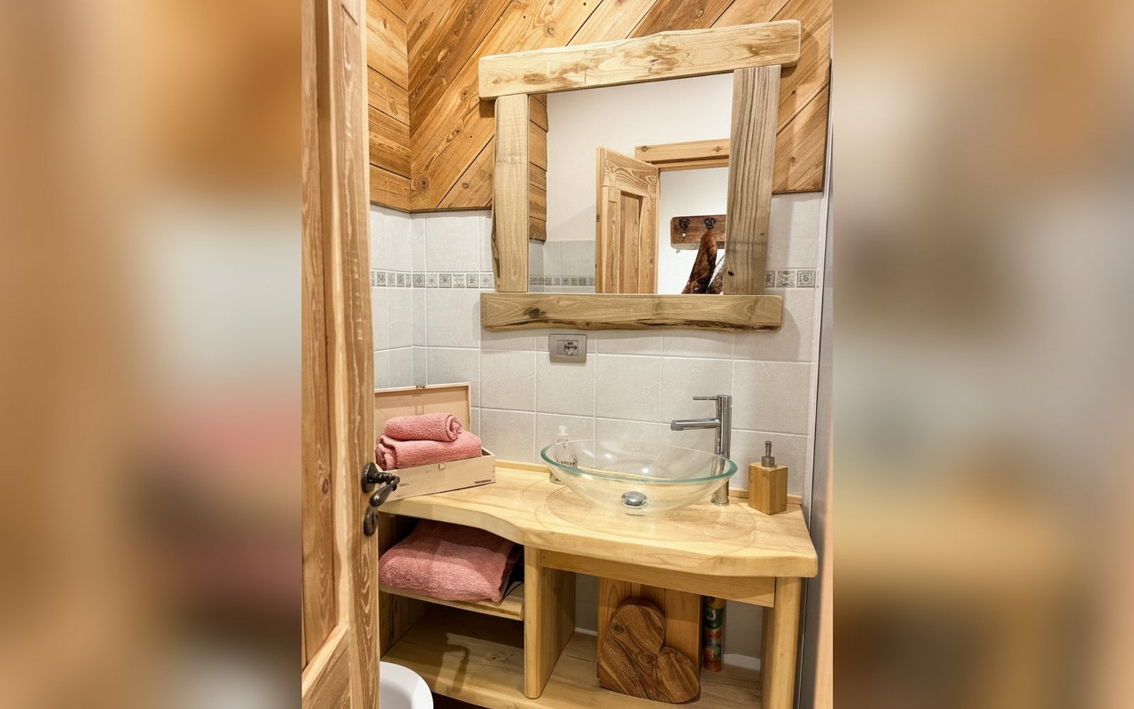 Nido di Cloe, bagno con lavabo in vetro